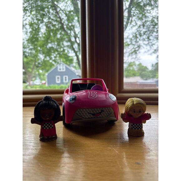 Fisher-Price Little People Barbie Convertible With 2 Figures - Picture 2 of 8